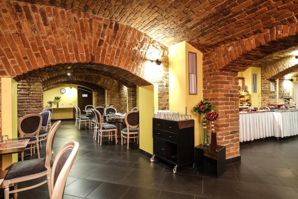 Restauracja lub miejsce do jedzenia w obiekcie Hotel Assenzio Prague