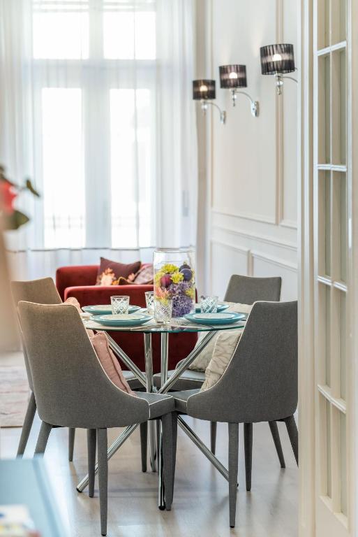 Posedenie v ubytovaní Milano Design Apartment City Center with AC