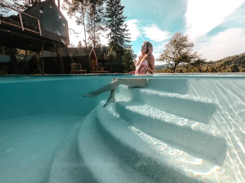 Bazén v ubytování Luxury glamping Chocolate village nebo v jeho okolí