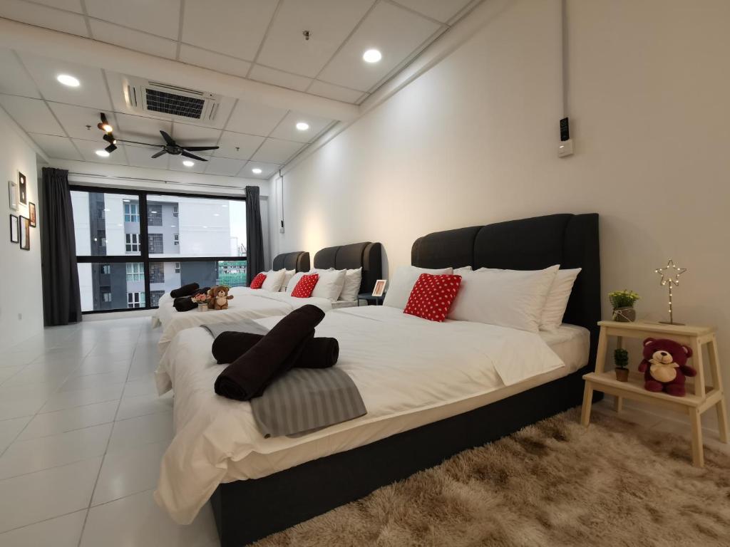 a bedroom with two beds with pillows on them at Infistay Homestay - Sunway Geo Avenue, Sunway Pyramid, Sunway Lagoon, Sunway University, Sunway Medical Centre in Subang Jaya