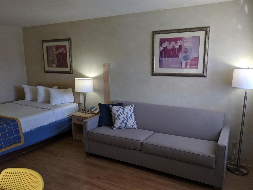 Days Inn by Wyndham Bullhead City - Queen Room - No Fumar