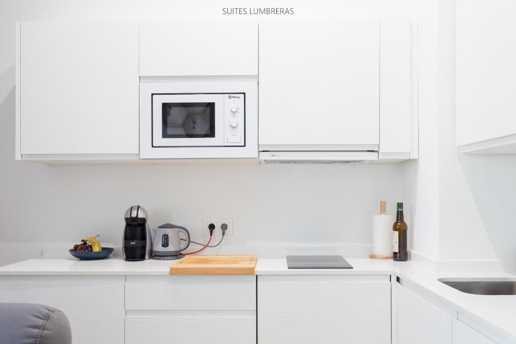 Kuchyň nebo kuchyňský kout v ubytování Suites Lumbreras