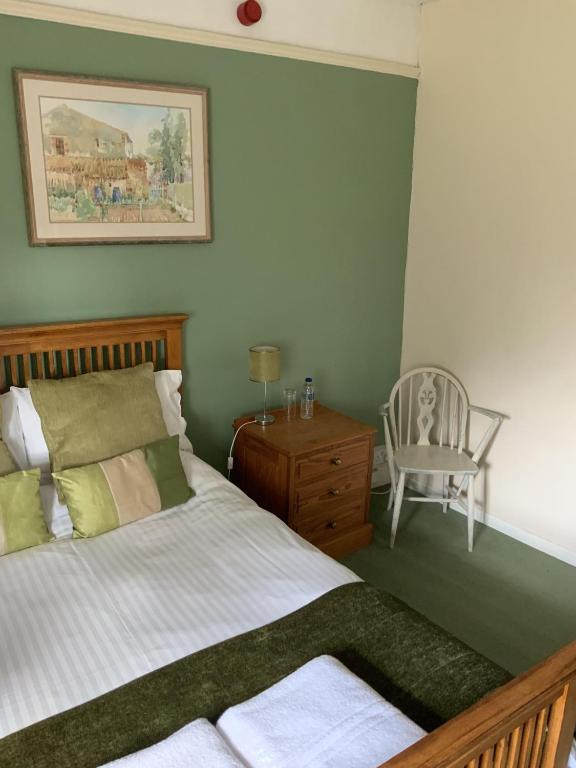 The Carew Arms - Standard Double Room