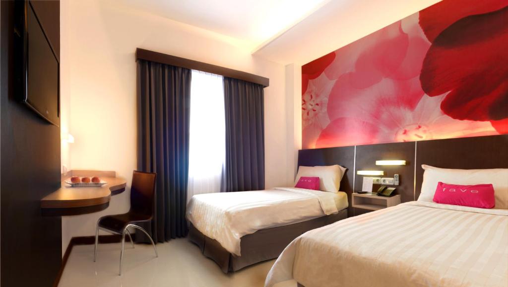 Postel nebo postele na pokoji v ubytování favehotel Kusumanegara