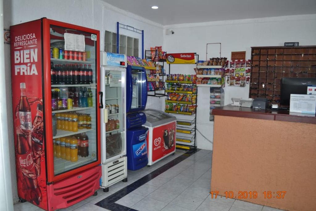 Supermarket nebo jiné obchody v  hotelu nebo okolí