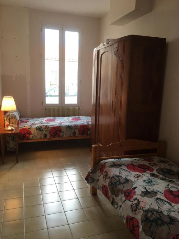 En eller flere senge i et værelse på maison avec terrasse