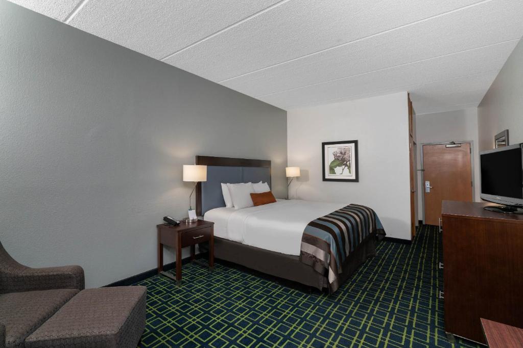 Wingate by Wyndham Fletcher at Asheville Airport photo