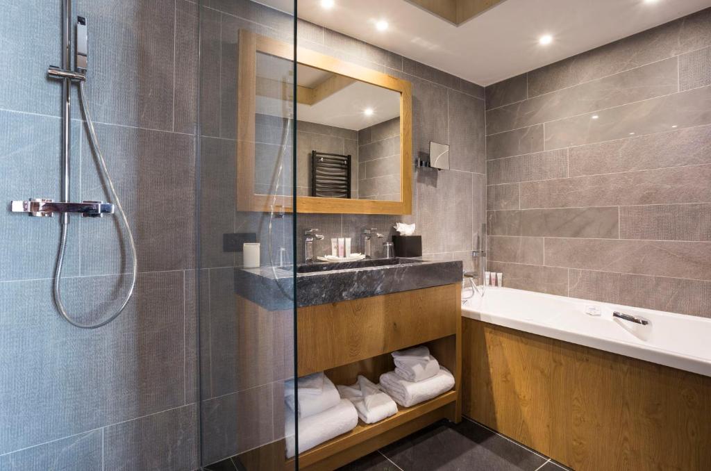 Koupelna v ubytování Hôtel Alparena & Spa - 4 étoiles