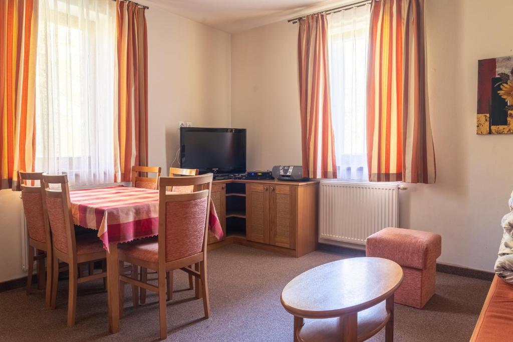 TV a/nebo společenská místnost v ubytování TATRYSTAY Julia Apartments