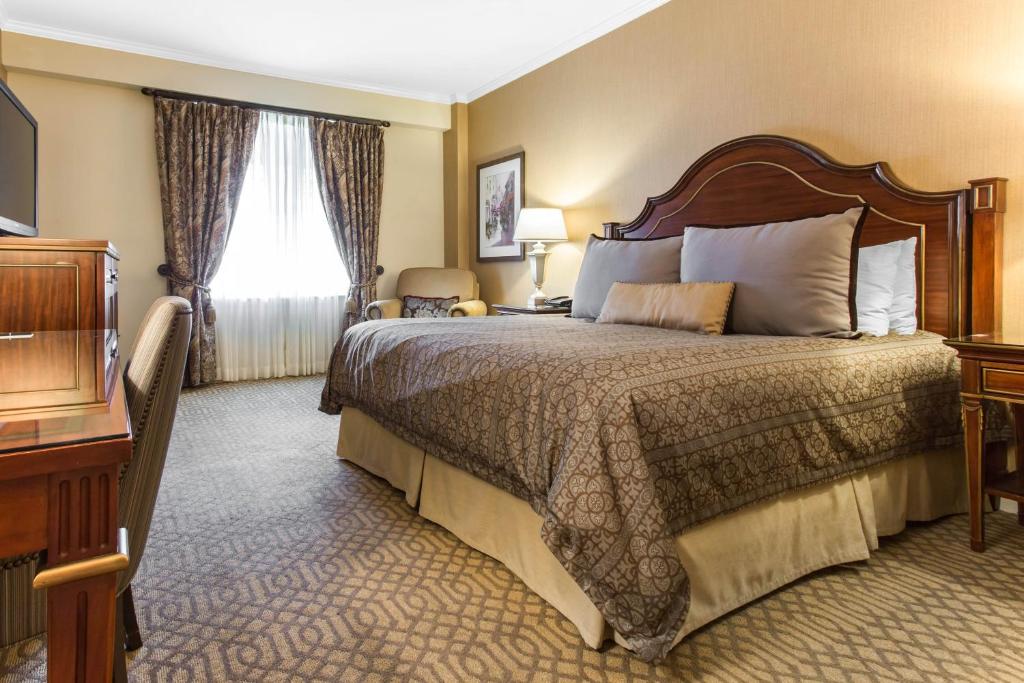 Omni Royal Orleans Hotel - Ada Premier Room - 1 Kingsize -Bett