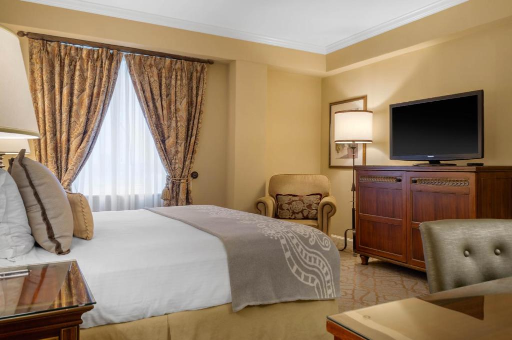 Omni Royal Orleans Hotel - Premier King Jacuzzi Room 1 Kingsize -Bett