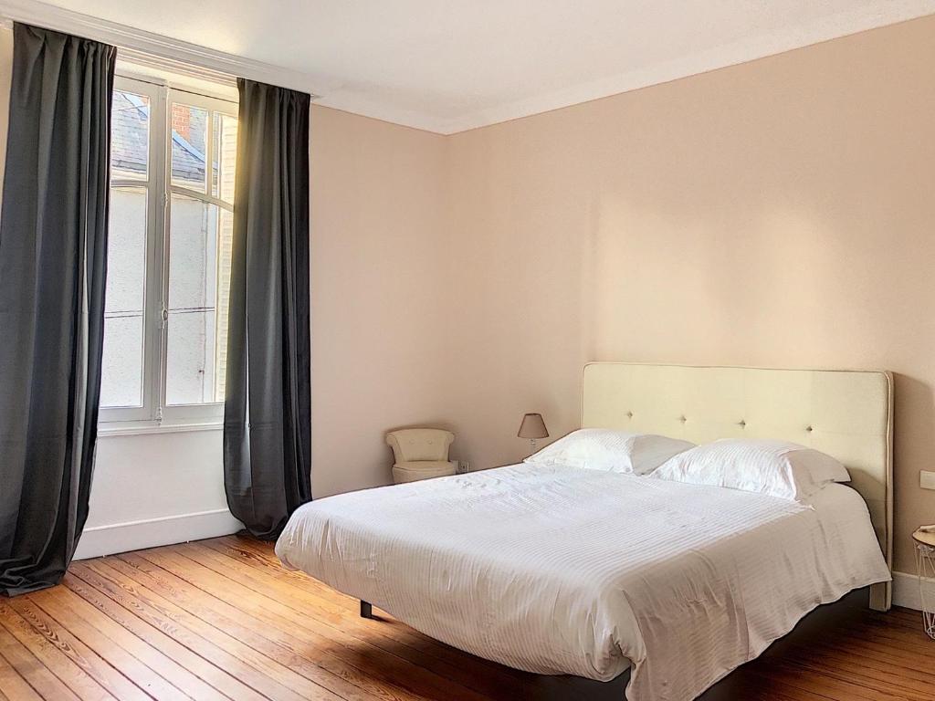 Кровать или кровати в номере la Porte aux Dames