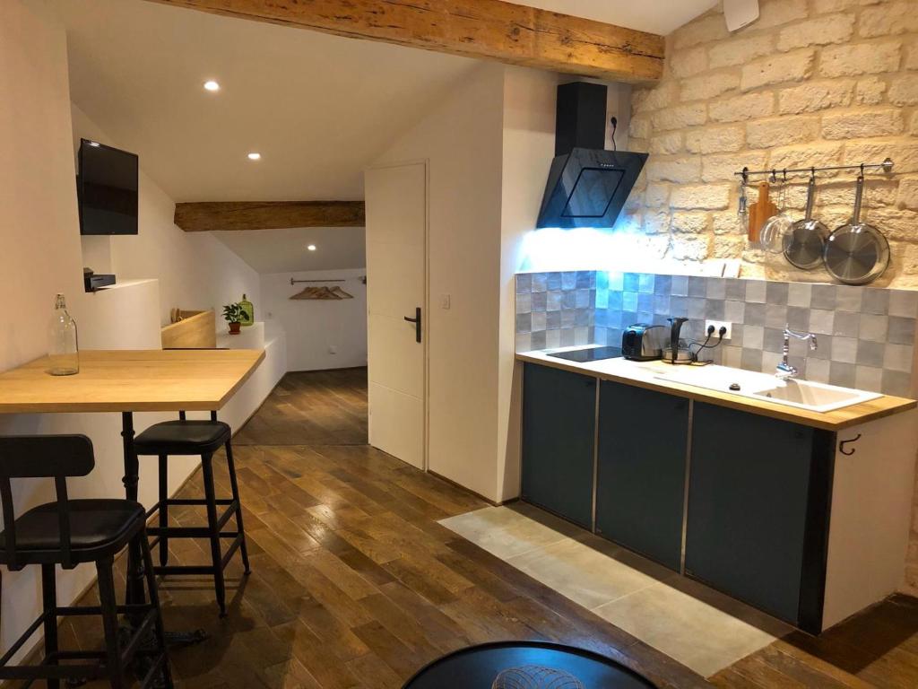 a kitchen with a counter and a sink and a table at Laurène 1 - Montpellier centre - Gare St Roch - HH in Montpellier