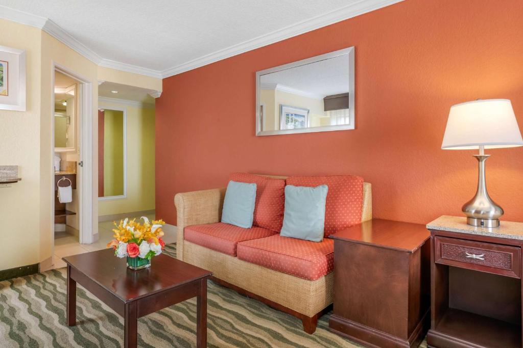 Best Western Plus Palm Beach Gardens Hotel & Suites and Conference Ct - 暖炉のあるキングスイート