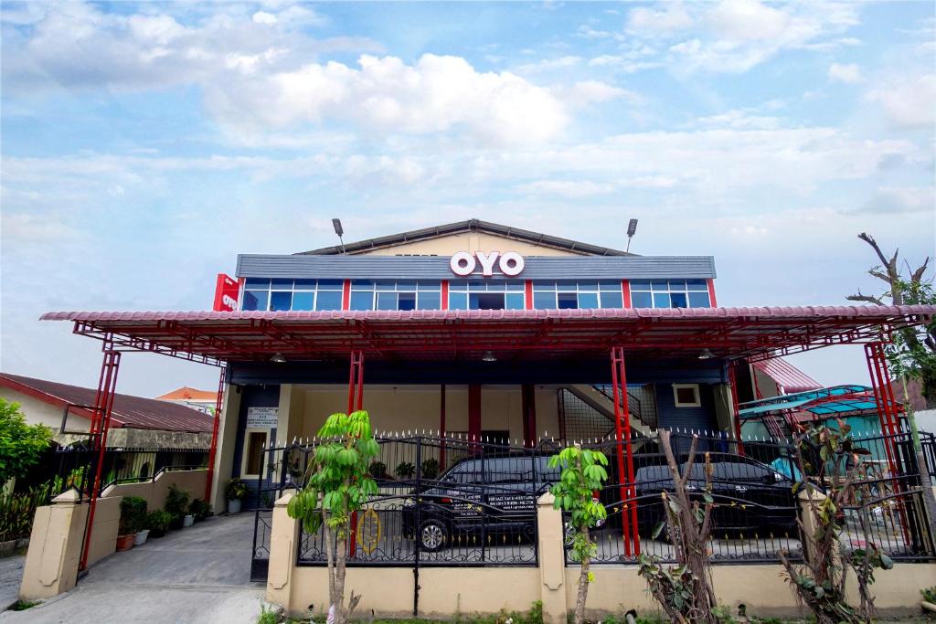 a building with a car parked in front of it at SUPER OYO 356 Titipapan Residence in Medan