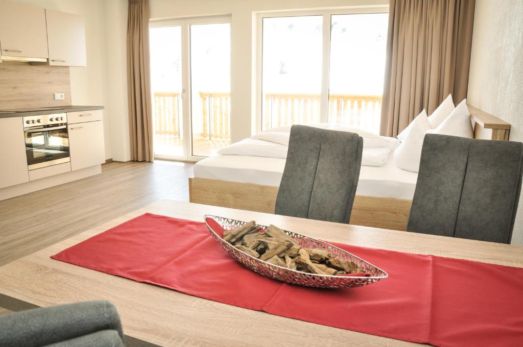 Kuchyň nebo kuchyňský kout v ubytování apart-wolf-arlberg