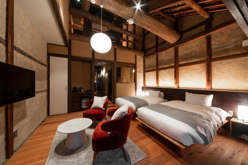 Postel nebo postele na pokoji v ubytování Tomonoura Shiomachi Hotel