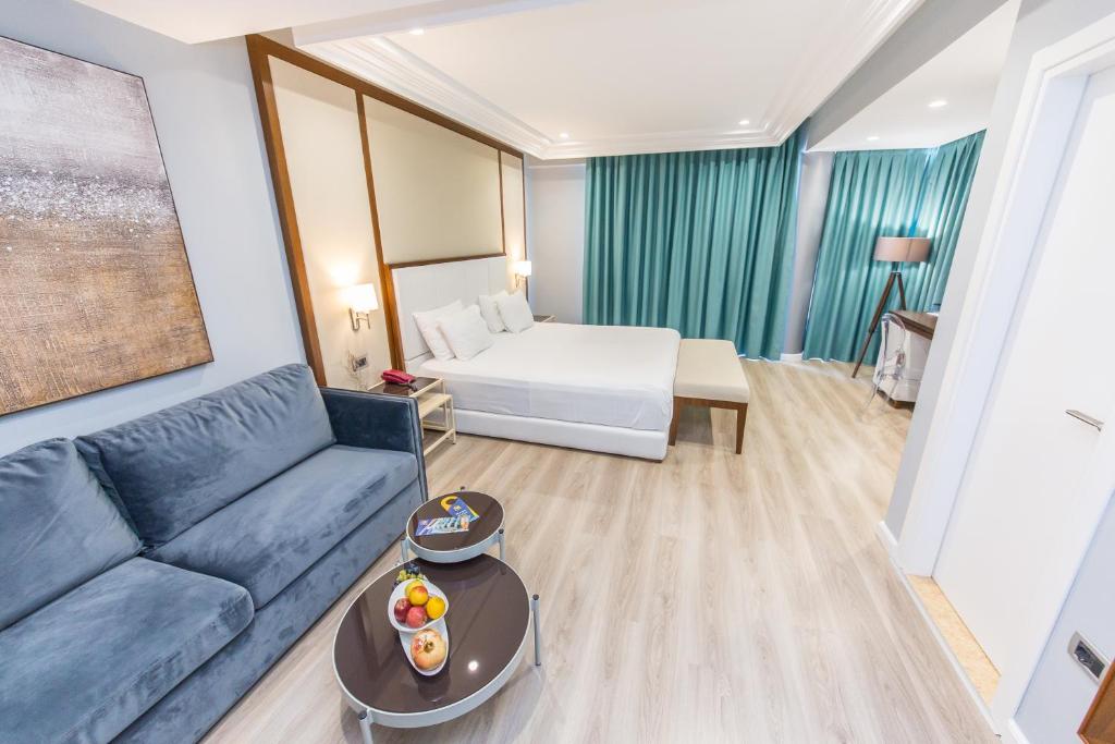 Postel nebo postele na pokoji v ubytování Hotel Brilant Saranda