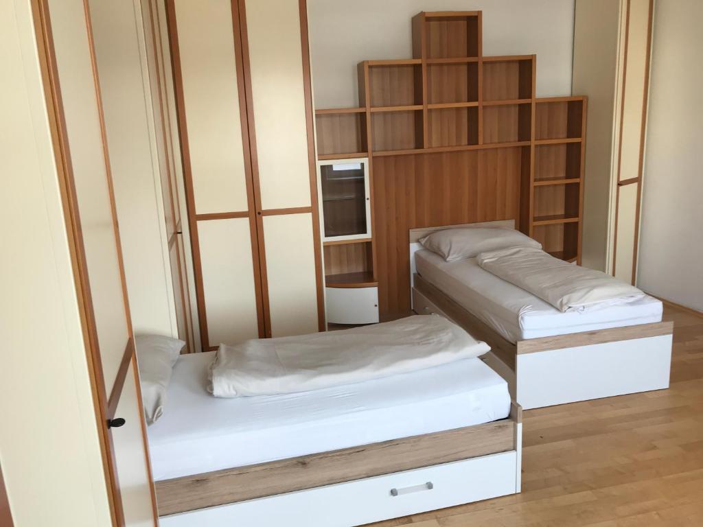 Postel nebo postele na pokoji v ubytování Workers Apartment für die besten Monteure in 8600 Bruck Mur und in 8700 Leoben