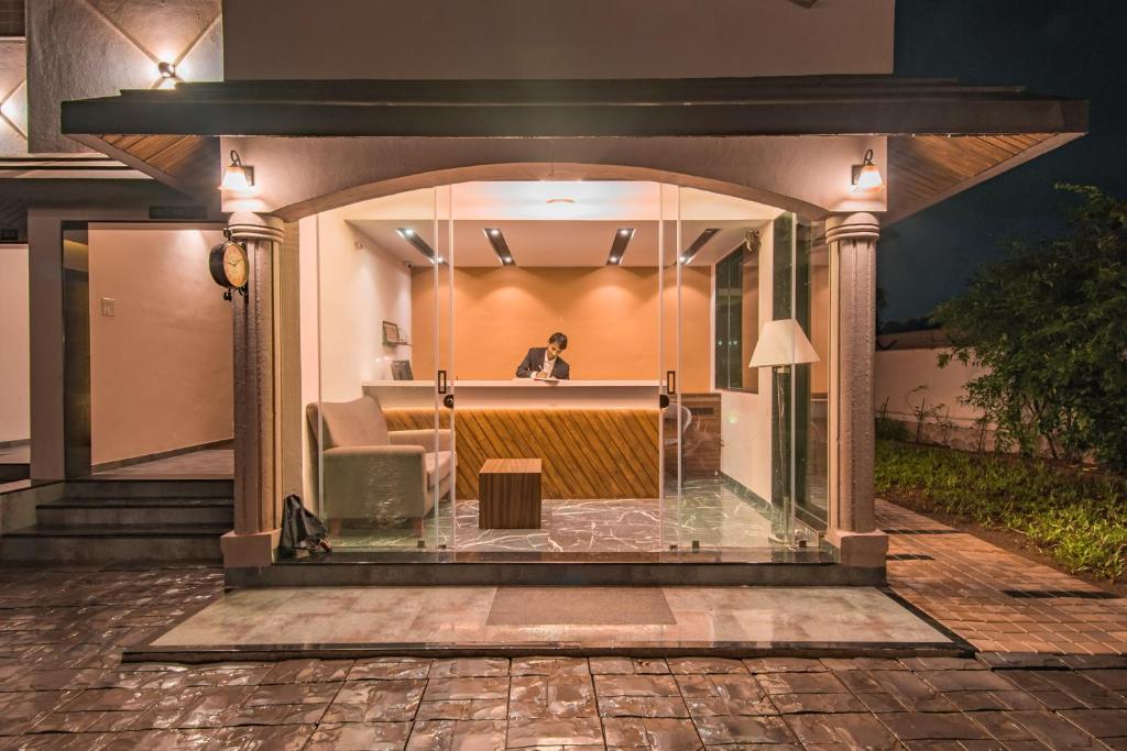 Patio nebo venkovní prostory v ubytování Treebo Five Elements, Lonavala