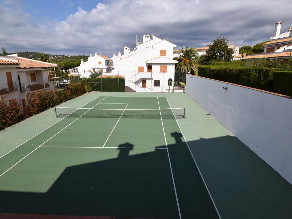 Tenis alebo squash v ubytovaní Voramar CostaBravaSi alebo jeho okolí