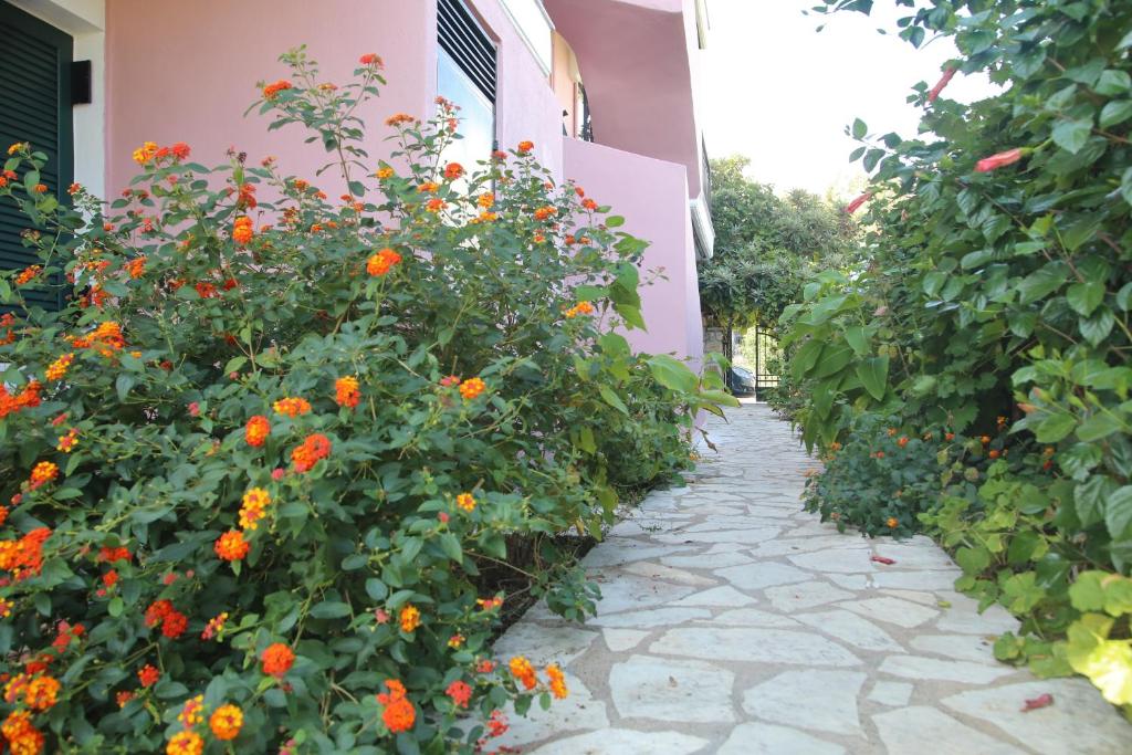Vonkajšia záhrada v ubytovaní Ethereal Villas Lefkas