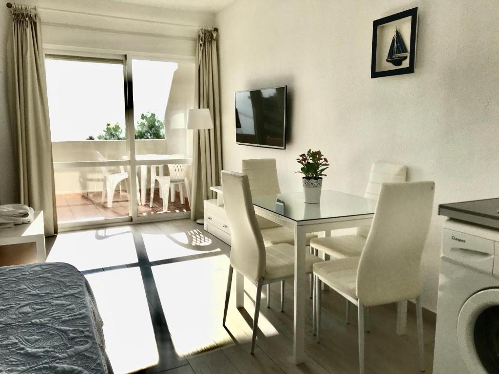 Posezení v ubytování Estudios y Apartamentos Benal Beach