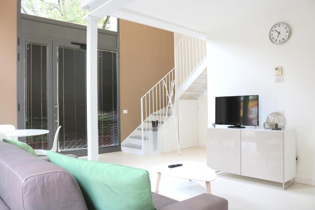 Μια τηλεόραση ή/και κέντρο ψυχαγωγίας στο Via Magolfa - Heart of Canals