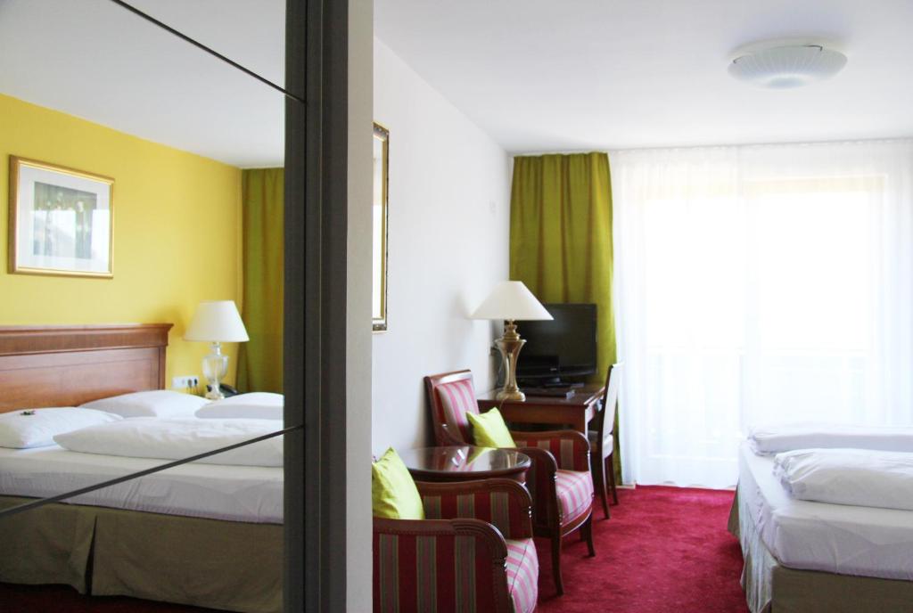 Postel nebo postele na pokoji v ubytování Hotel Alpenkrone