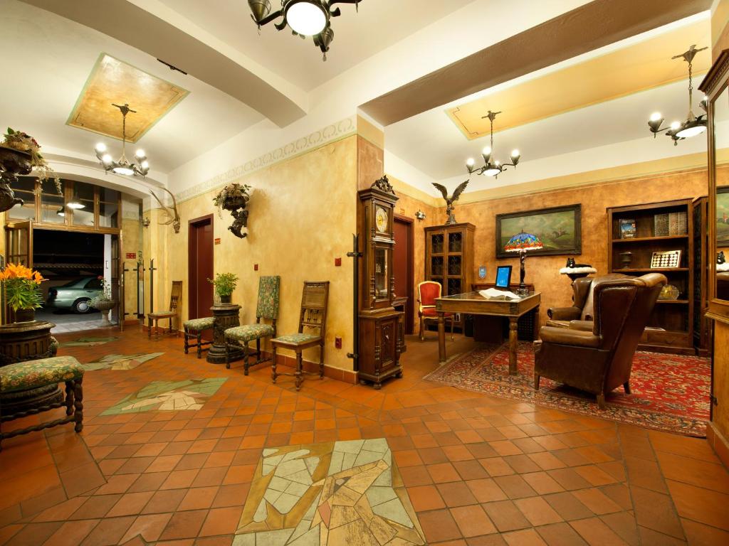 Posezení v ubytování EA Hotel Jeleni Dvur Prague Castle
