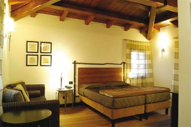 Postel nebo postele na pokoji v ubytování Hotel Fossa Mala