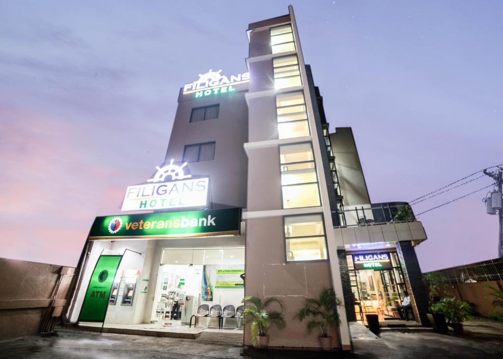 RedDoorz Plus near Rizal Junction - Hizvo