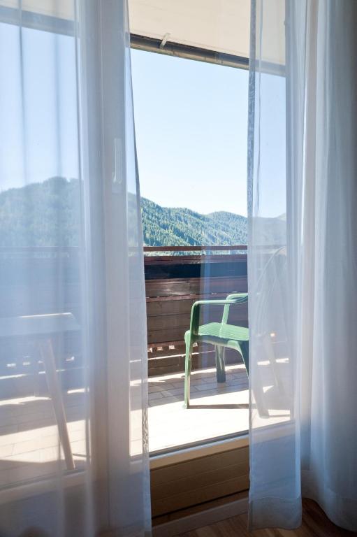 Nespecifikovaný výhled na hory nebo výhled na hory při pohledu z hotelu