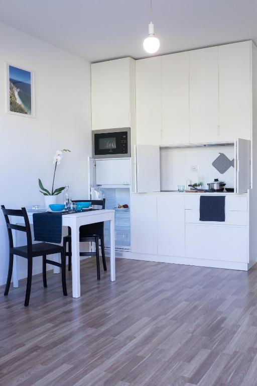 A kitchen or kitchenette at ASPIO RESIDENCE