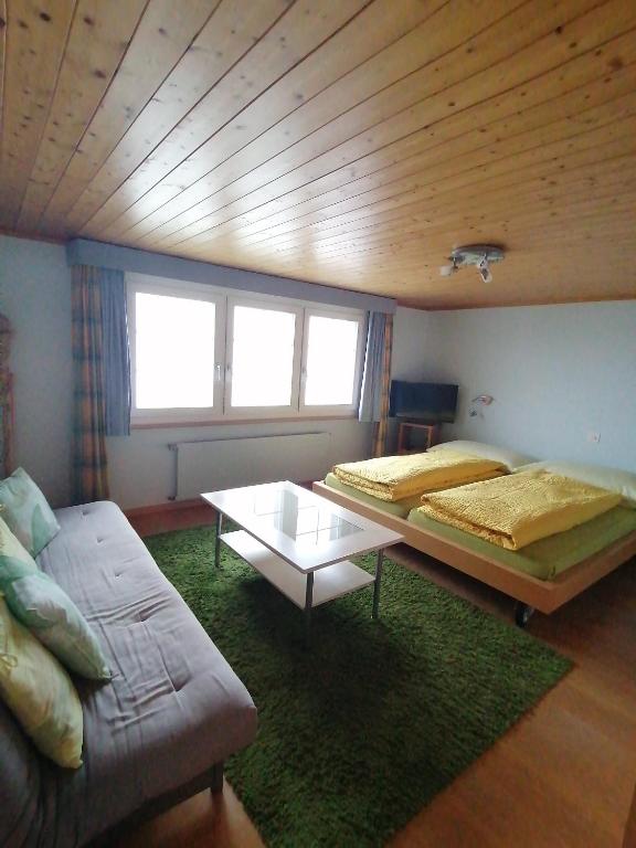 Postel nebo postele na pokoji v ubytování Gasthaus Bären Schlatt