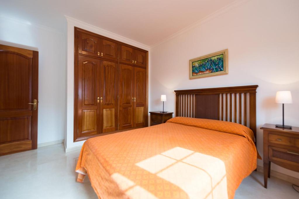 Postel nebo postele na pokoji v ubytování Villa Cosmos chalet con gran piscina y jardin privado