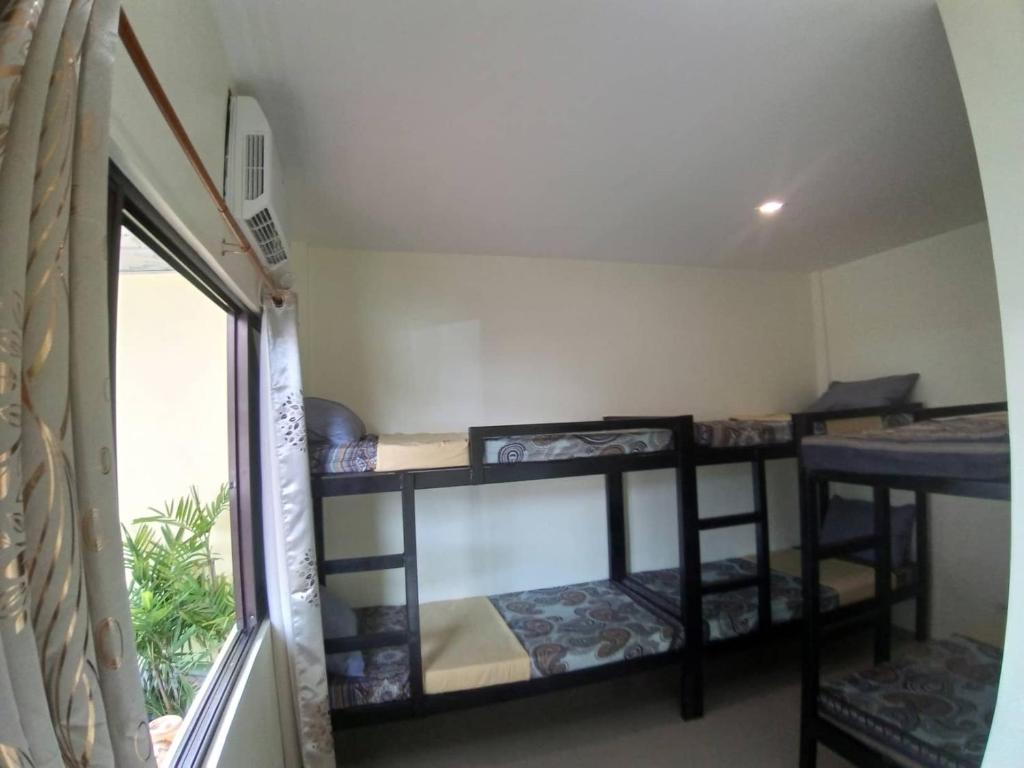Postel nebo postele na pokoji v ubytování CheRi Backpackers Hostel