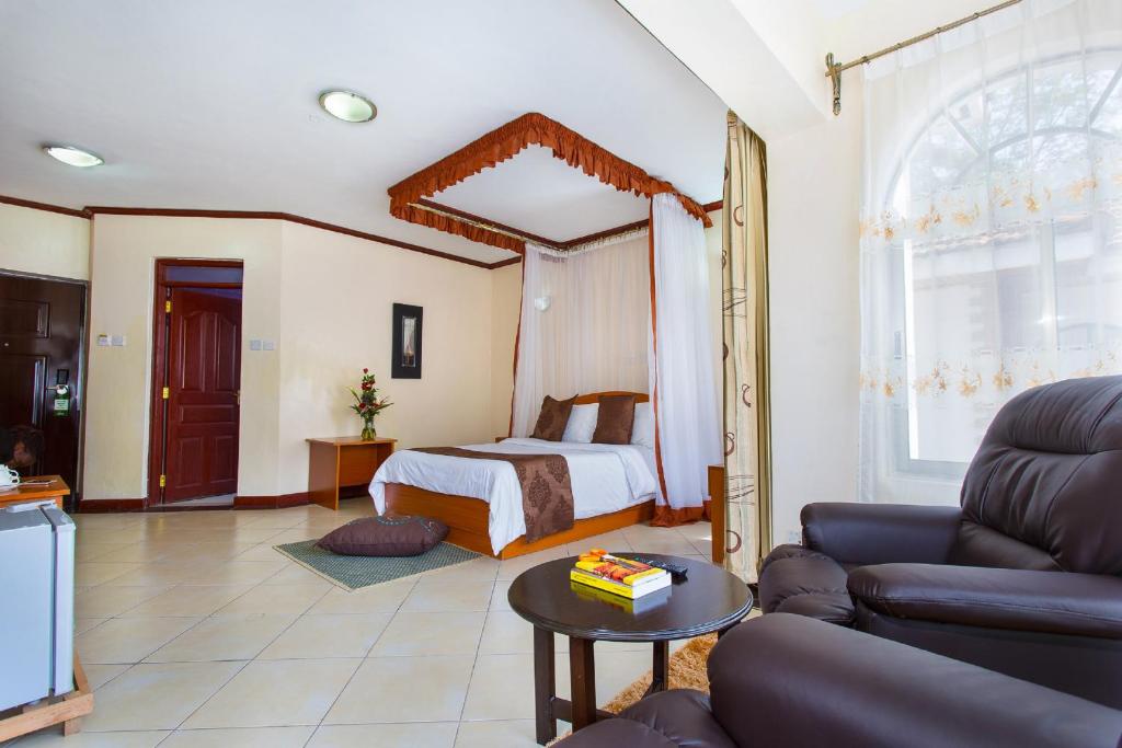 Postel nebo postele na pokoji v ubytování Convent International Hotel- Nairobi