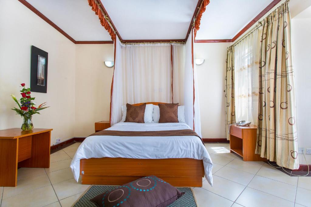 Postel nebo postele na pokoji v ubytování Convent International Hotel- Nairobi