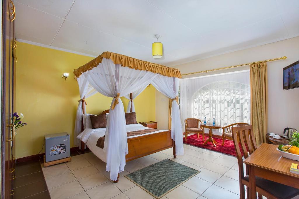 Postel nebo postele na pokoji v ubytování Convent International Hotel- Nairobi