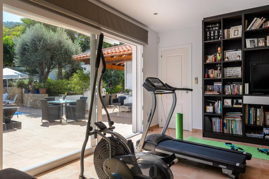 Fitness centrum a/nebo fitness zařízení v ubytování Villa Blanca Santa Eulalia