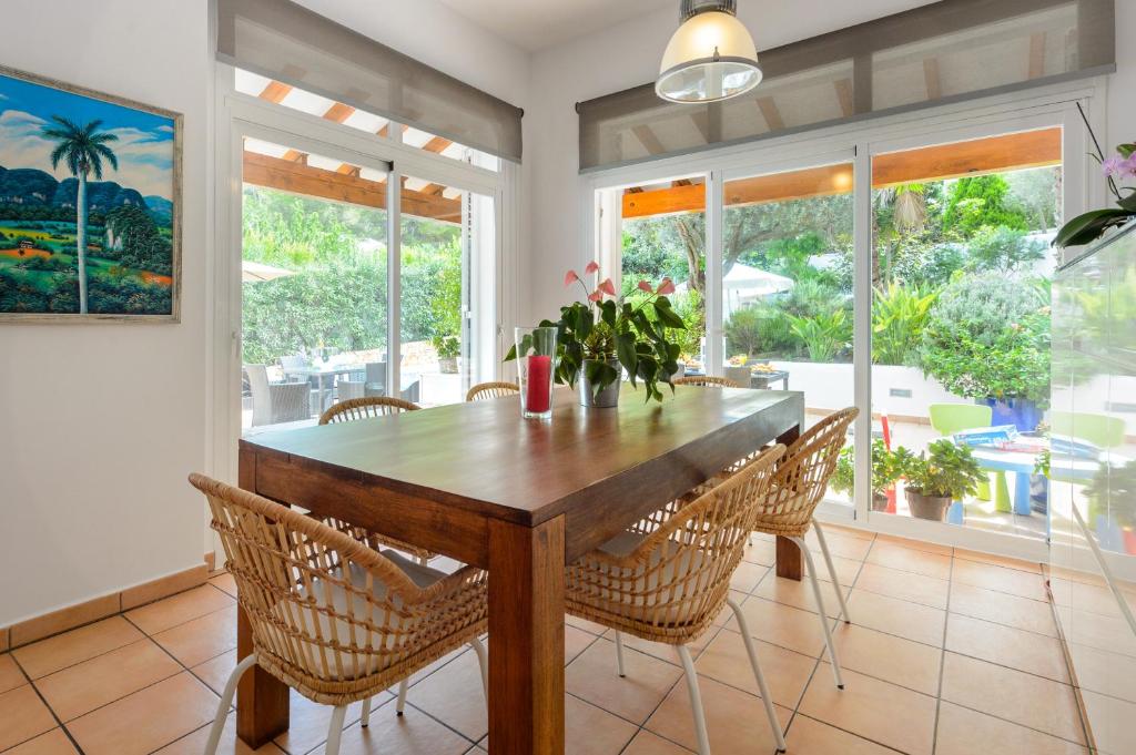 Fotografie z fotogalerie ubytování Villa Blanca Santa Eulalia v destinaci Santa Eularia des Riu