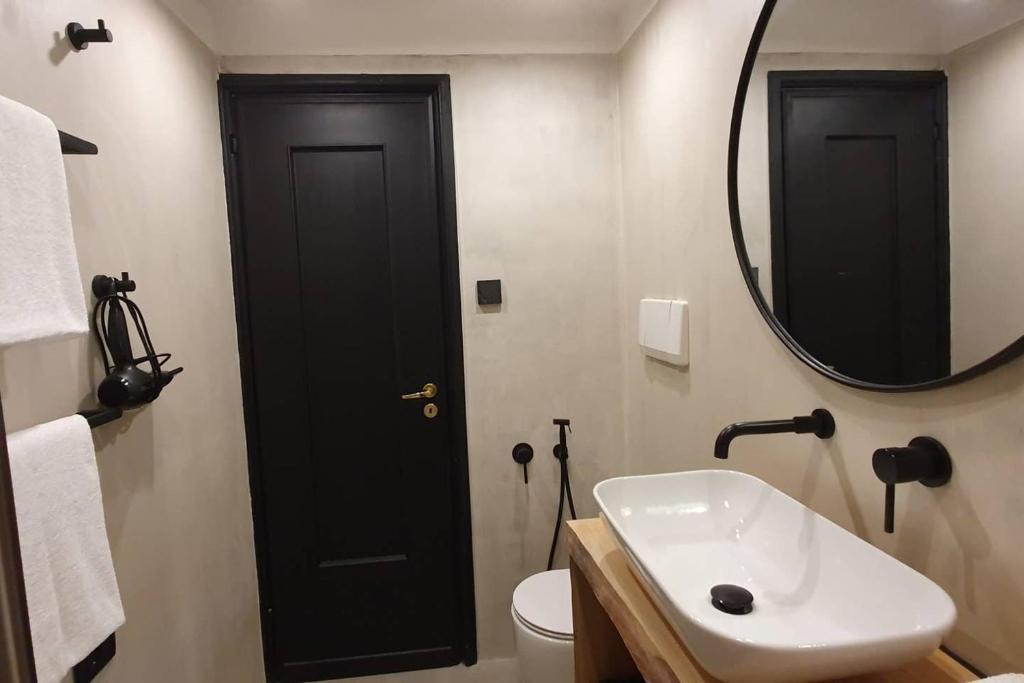 Łazienka w obiekcie JOIVY Heart of the City 1 Bed Apt near Castle Belvedere