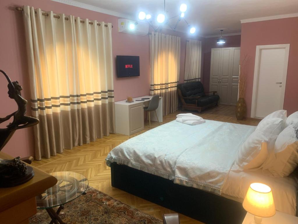 Postel nebo postele na pokoji v ubytování BELUX HOTEL