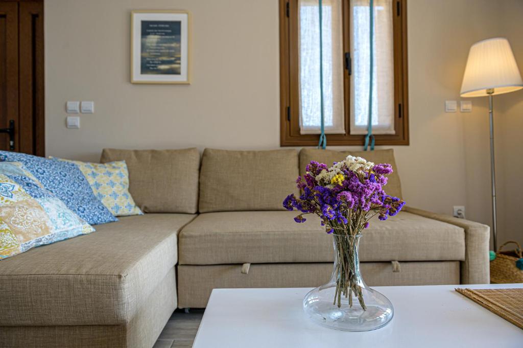 Posezení v ubytování Paralio Astros Beachfront Suites