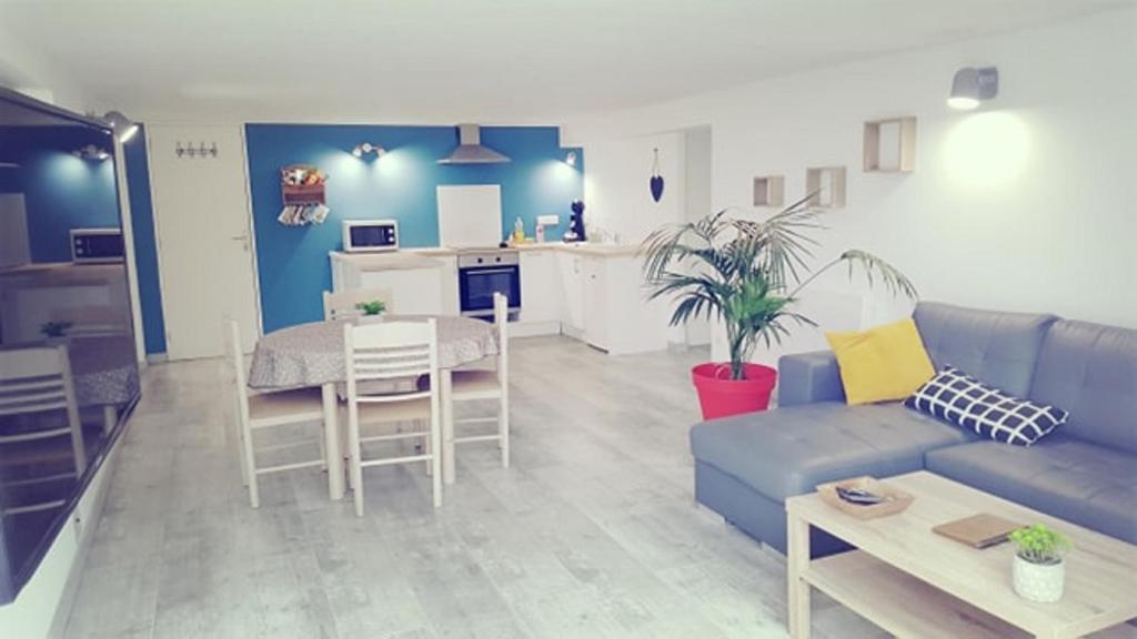 Photo de la galerie de l'établissement Gîte le P'tit Bassoul ouvert toute l'année, à Cénevières