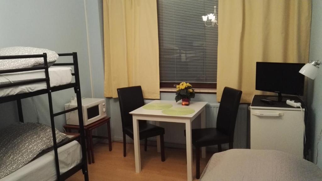 Guesthouse Outa - Triple Room With Shared Bathroom