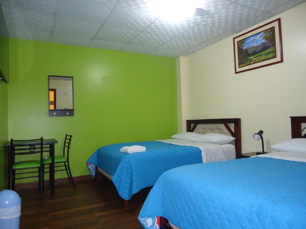 Postel nebo postele na pokoji v ubytování Hostal Bolívar Inn