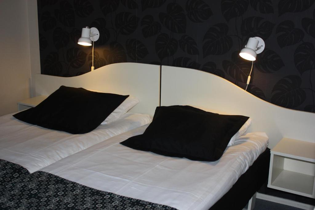 Postel nebo postele na pokoji v ubytování Hotell Angöringen