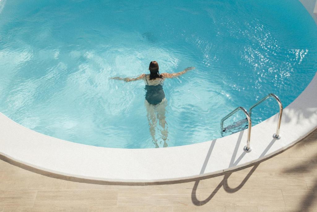 Bazén v ubytování Alava Suites nebo v jeho okolí